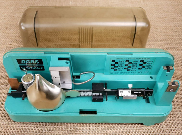 Best Powder Scales and Dispensers for Sub-0.1-Grain Consistency Under $500