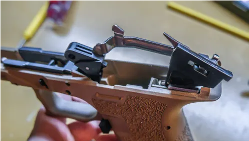 Illustration of the reset mechanism in a Glock drop-in trigger.